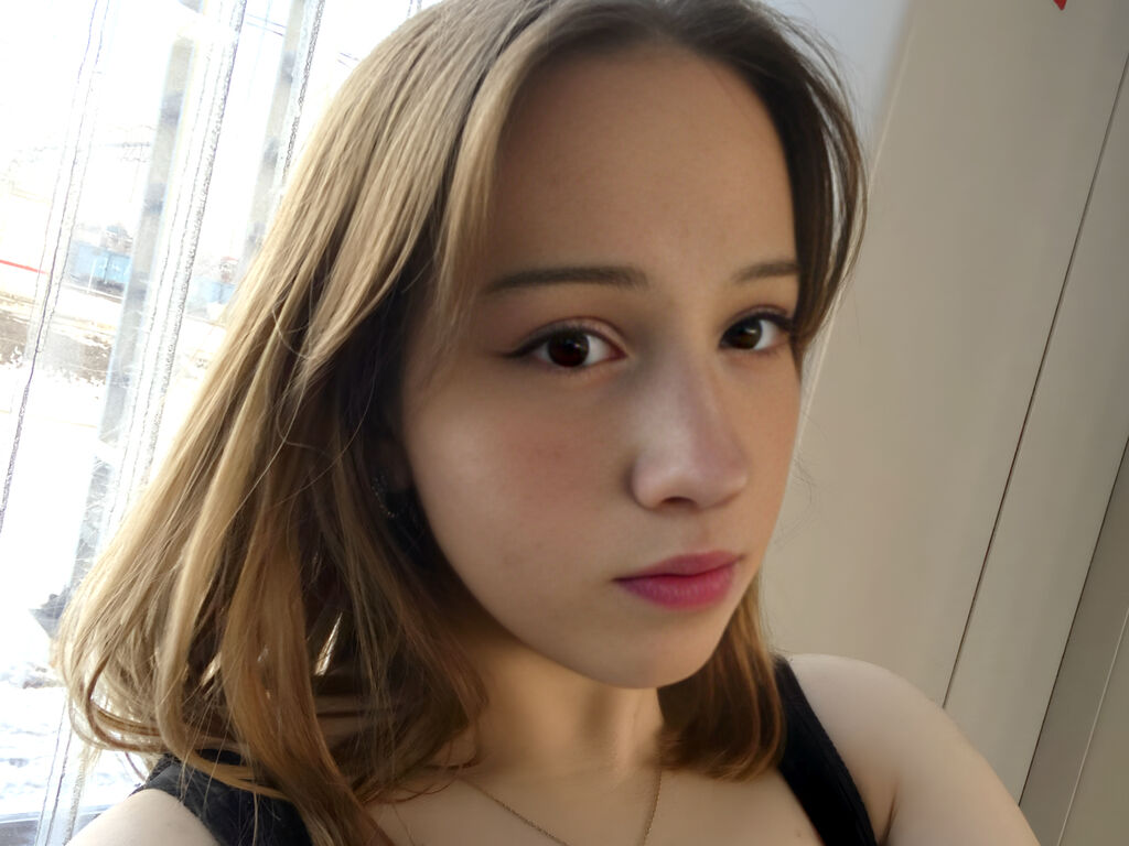 Maya Rhodes Picture